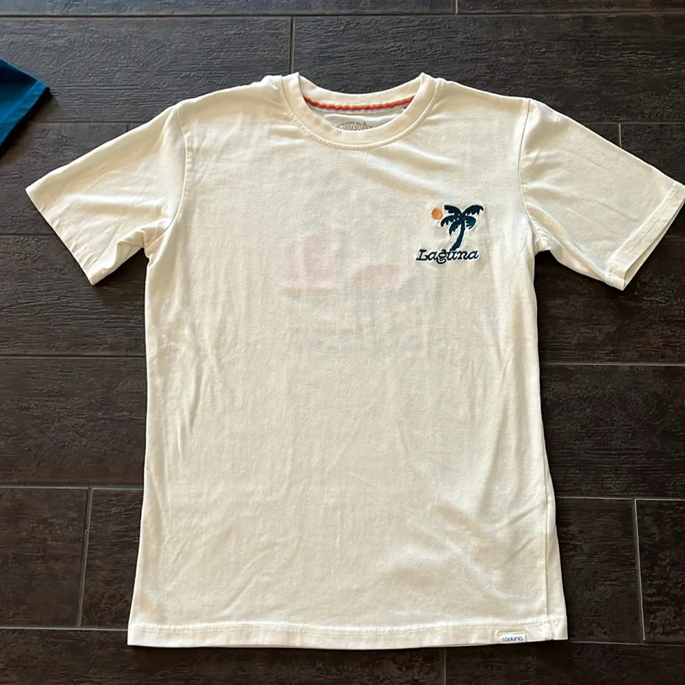 😎 Two Laguna tees 😎 - tropical theme men’s size small - great condition - Picture 4 of 10